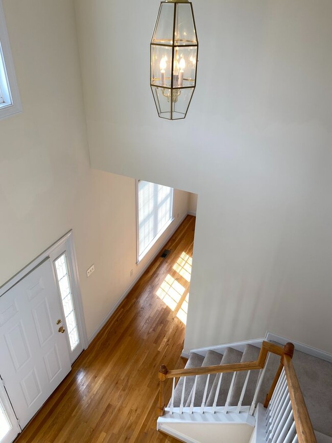 Building Photo - Stunning 4bdrm/2.5bth Home w/Loft Located ...