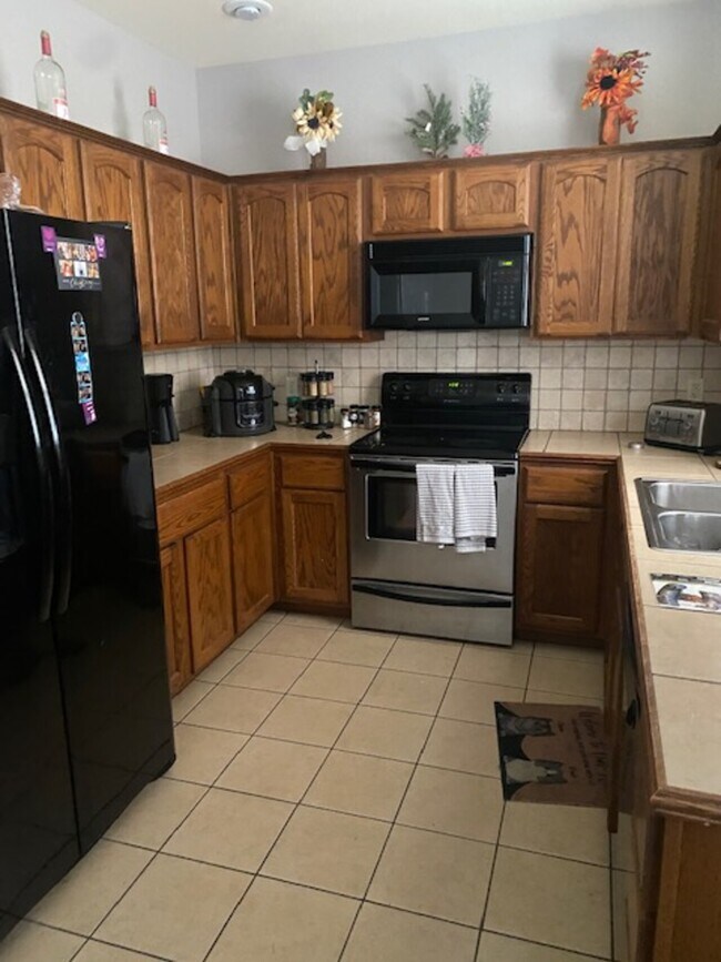 Building Photo - Fair St Apartments - Premier Data Works LLC