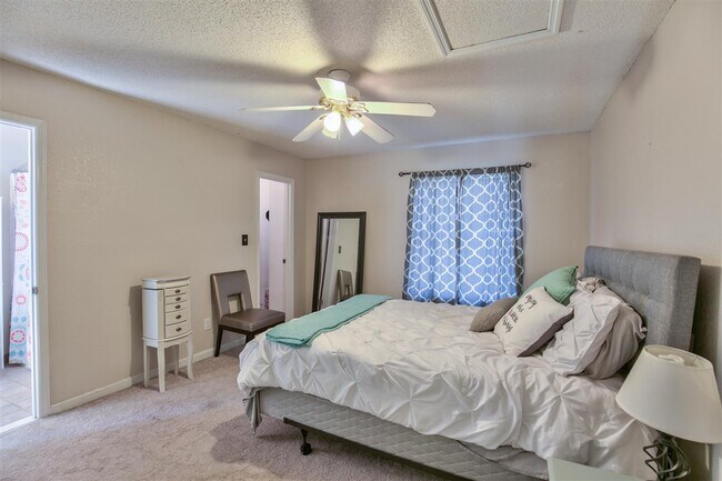 Building Photo - 2506 Golden Park Ln