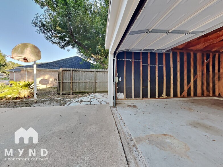 Building Photo - 22911 Garden Canyon Dr
