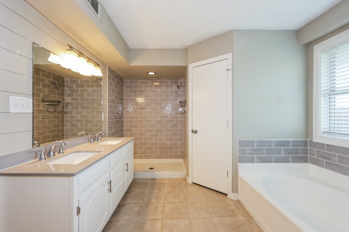 Building Photo - 106 Pueblo Dr
