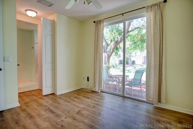 Building Photo - 1020 E Longport Cir
