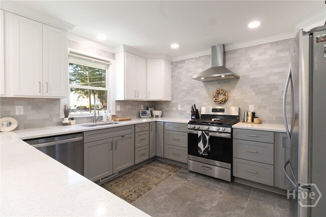 Building Photo - 1092 West Lake Dr