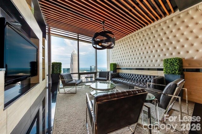 Building Photo - 215 N Pine St