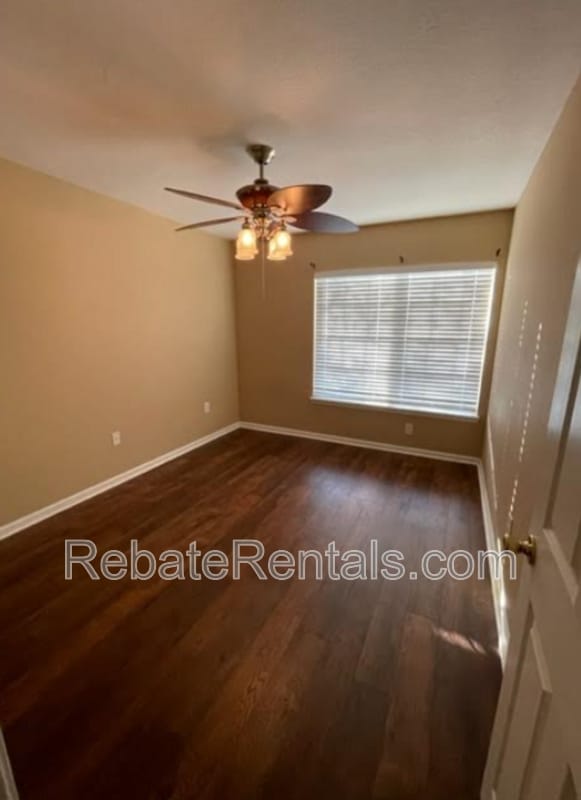 Building Photo - 11043 Castlemain Cir E