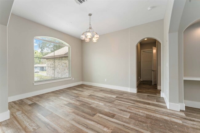 Building Photo - 4310 Fernwood Dr