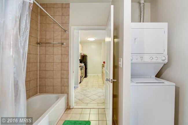 Building Photo - Westend/Georgetown One Bedroom, One Bath i...