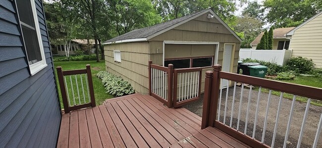 Building Photo - 2229 Oriole Ave