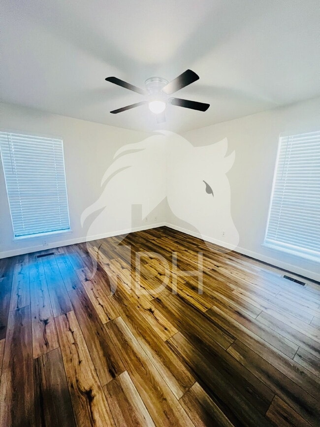 Building Photo - 414 Deer Run