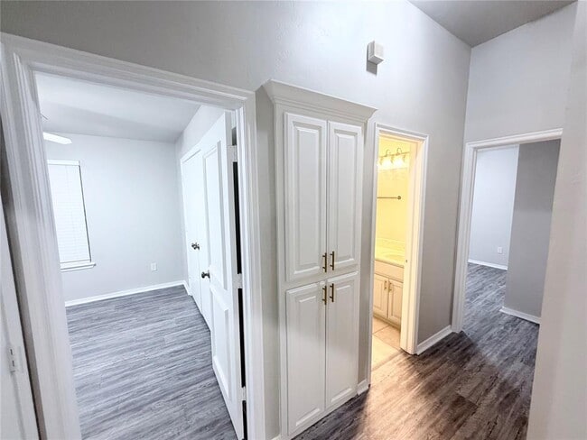 Building Photo - 10616 NW 40th Terrace