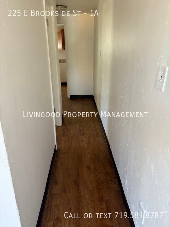 Building Photo - 225 E Brookside St