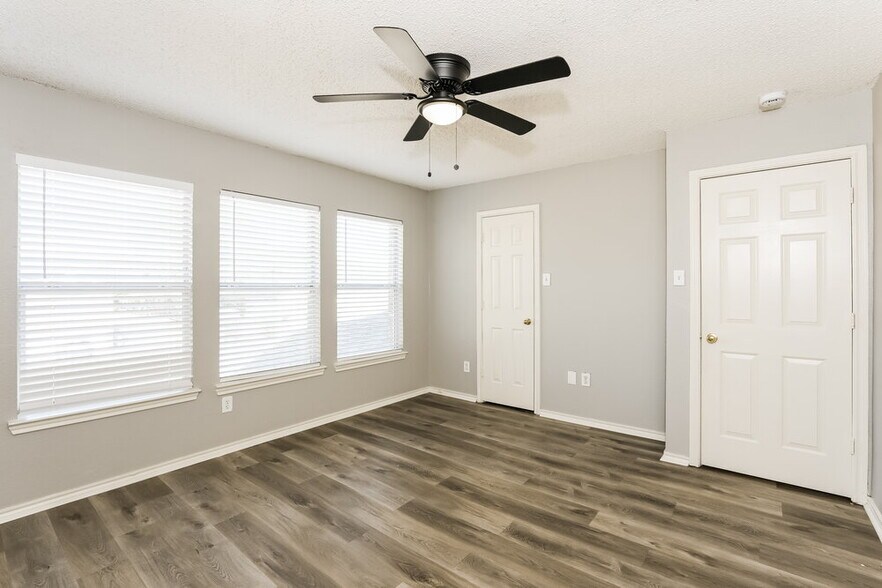 Building Photo - 320 Capricorn St