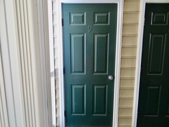 Building Photo - Seasonal Rental Available 11/25/24-4/30/25...