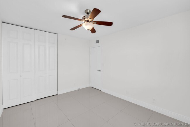 Building Photo - 2768 Carambola Cir S