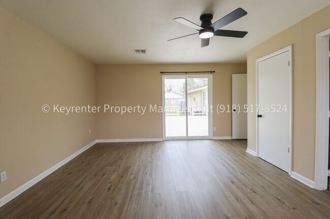 Building Photo - 3 Bed | 2.5 Bath in Oologah!