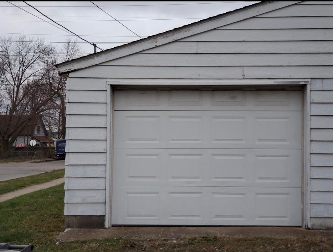 Building Photo - 2501 English Ave