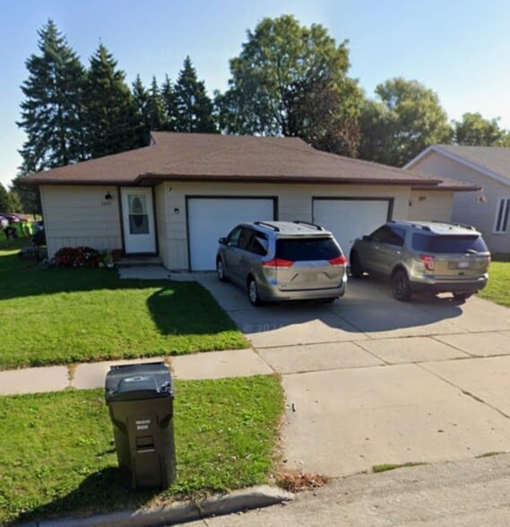 Primary Photo - 2300 S Schaefer St