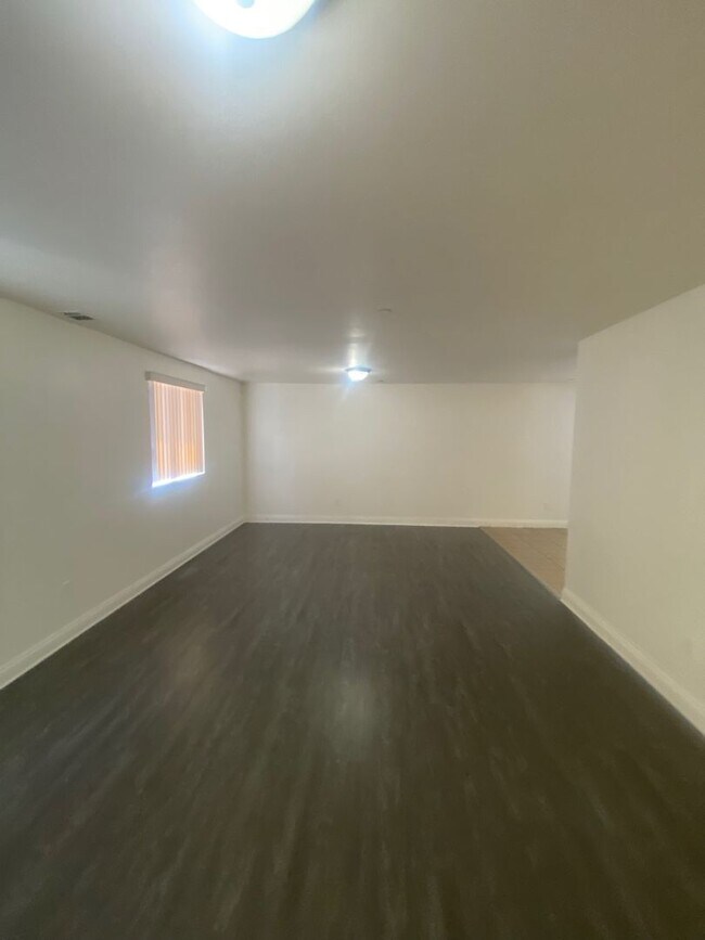 Building Photo - 76(914)