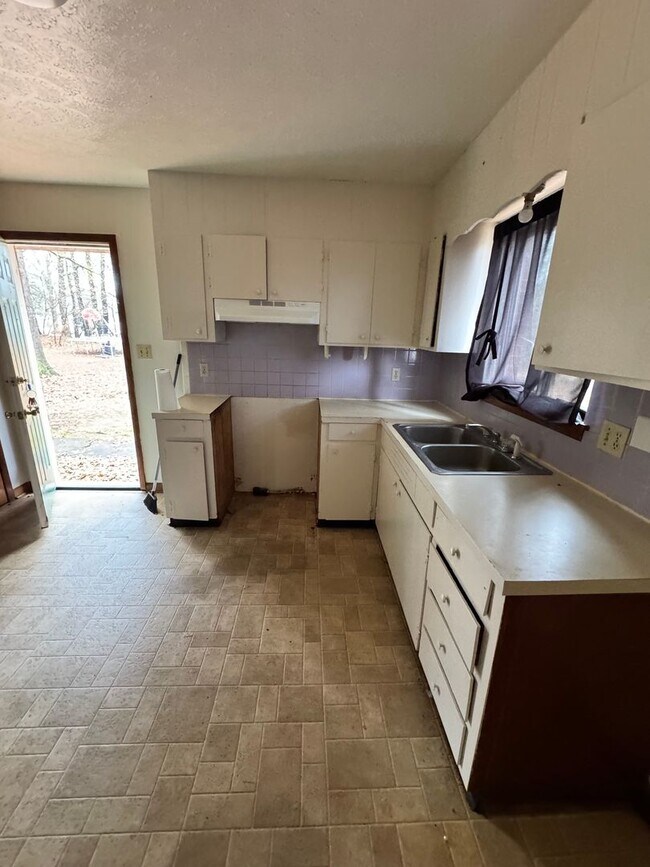 Building Photo - 2/1 outside city limits of Shelby, NC