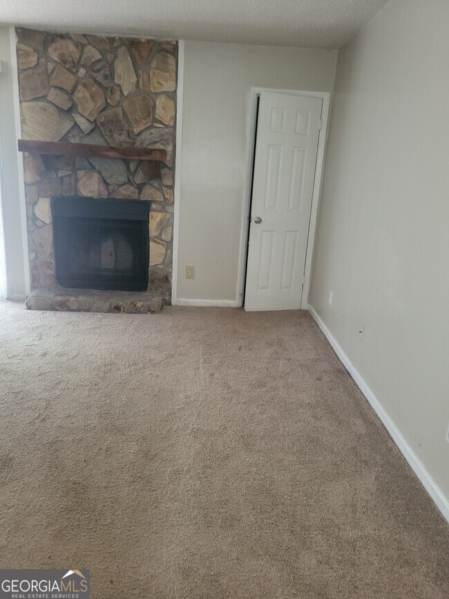 Building Photo - 6330 Holcomb Way