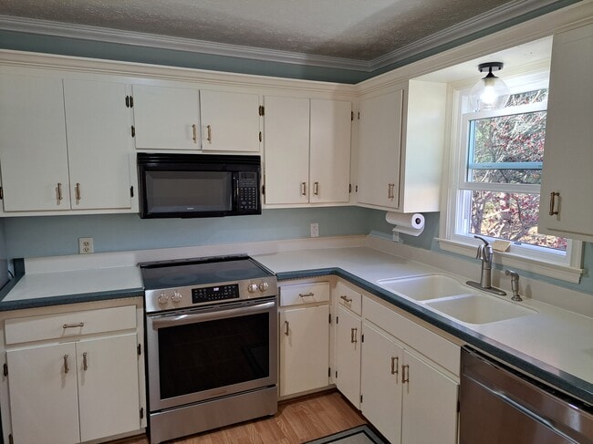 Building Photo - 114 Tomahawk Dr