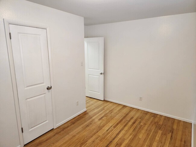 Building Photo - 2618 N Prospect St