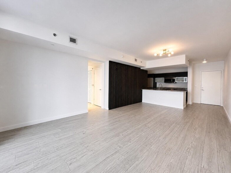 Building Photo - 951 Brickell Ave