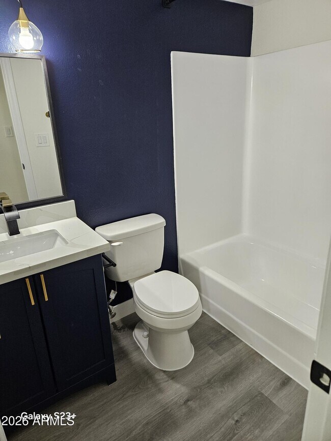 Building Photo - 623 W Guadalupe Rd