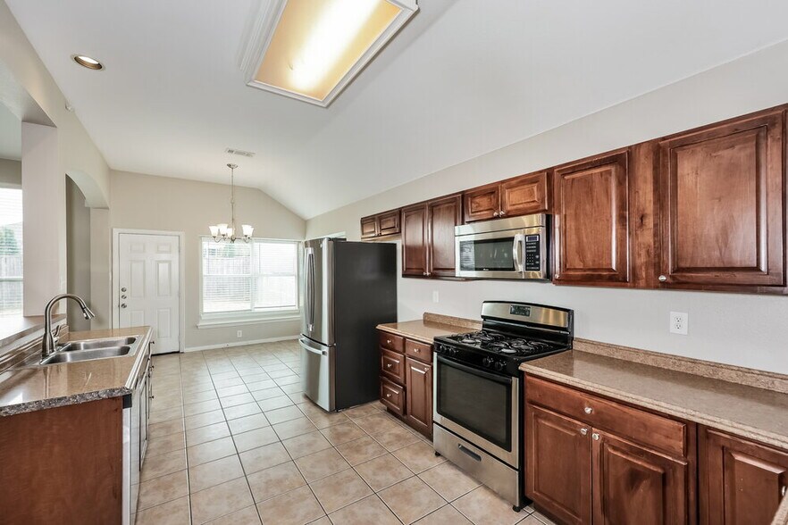 Building Photo - 4500 Clear Lake Ln