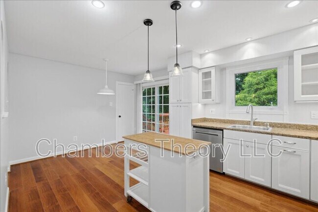 Building Photo - 2988 Borge St