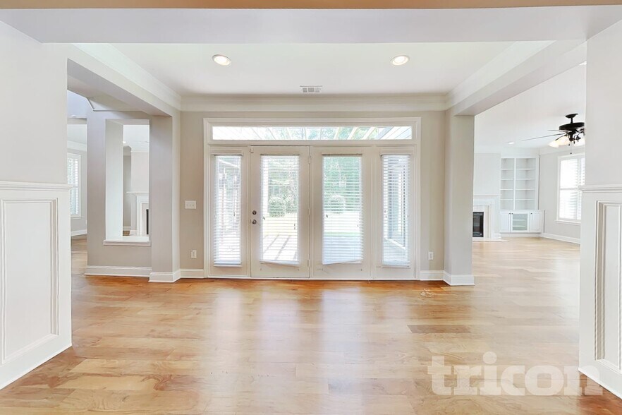 Building Photo - 4384 Challedon Dr