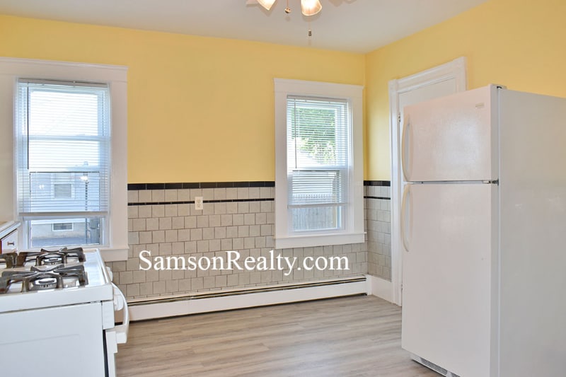 Building Photo - 158 Bentley St