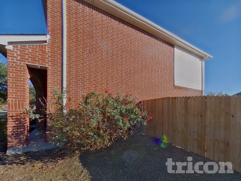 Building Photo - 521 Sandy Ln