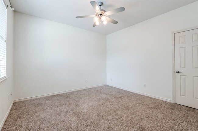 Building Photo - 5901 Glen Heather Dr