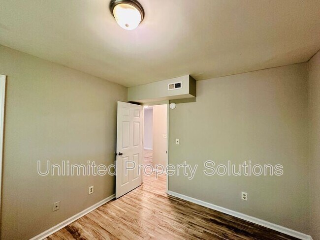 Building Photo - 211 Sunn Aire Ct
