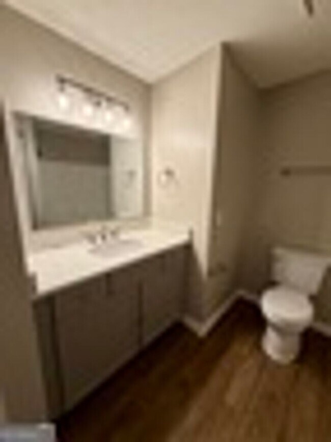 Building Photo - 438/440 Admirals Walk Dr