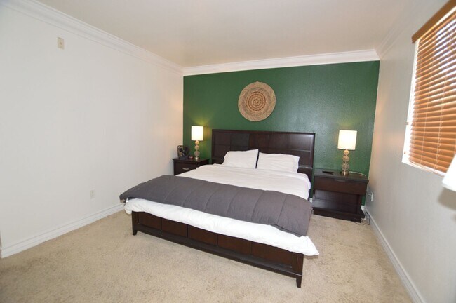 Building Photo - Newly Remodeled & Furnished Luxury Condo Rental near the Las Vegas Strip!