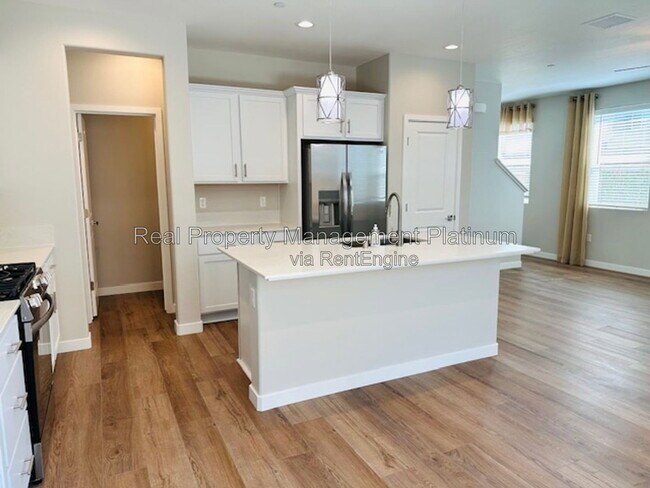 Building Photo - 616 Ophelia Ave