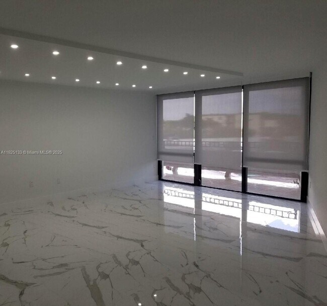 Building Photo - 13951 Kendale Lakes Cir