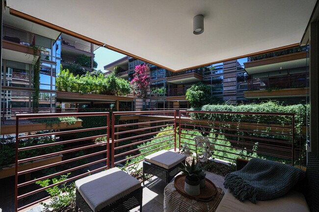 Building Photo - 7121 E Rancho Vista Dr