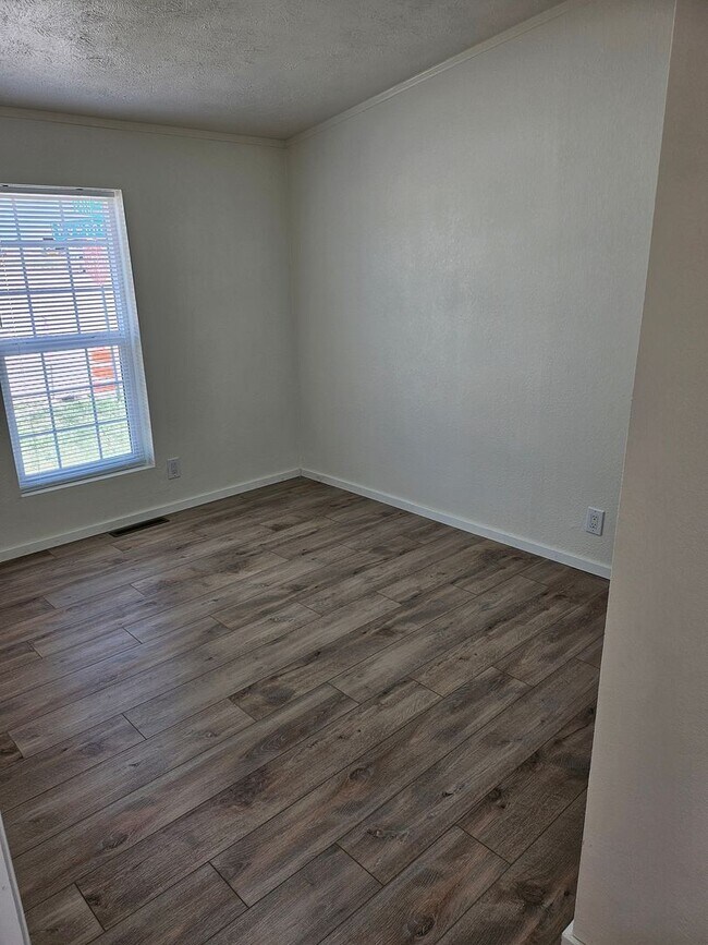 Building Photo - ALL PROSPECTIVE TENANTS MUST SUBMIT A $58 ...