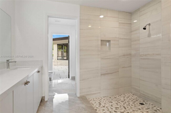 Building Photo - 8881 N Lake Dasha Dr