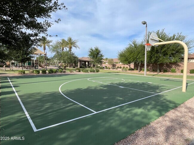 Building Photo - 712 W San Carlos Way