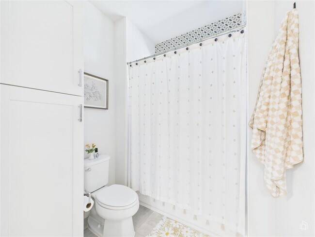 Building Photo - 3002 Sunridge Dr