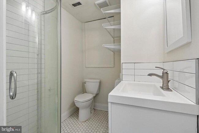 Building Photo - 334 Lombard St