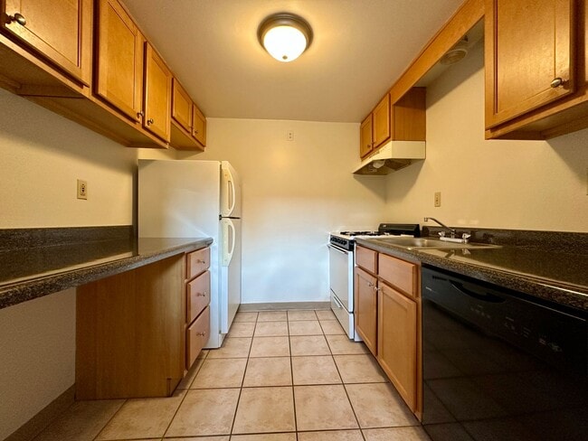 Interior Photo - Four Seasons Apartments