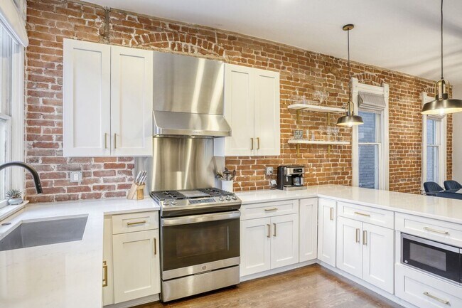 Building Photo - Renovated Historic 4BR Denver Home w/ Private Yard