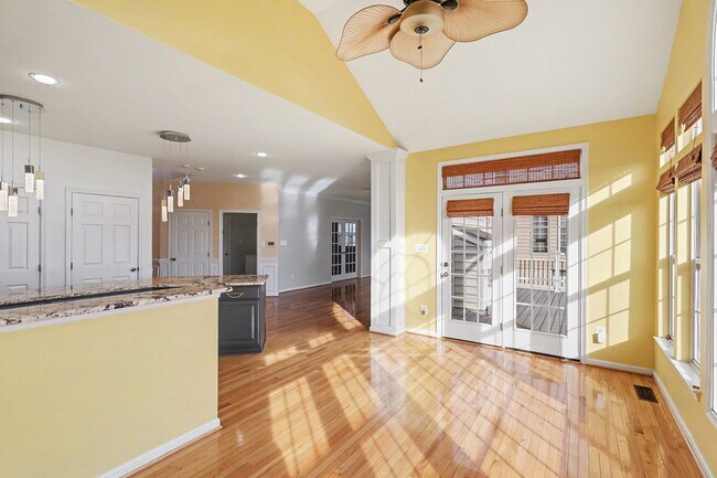 Building Photo - Spacious 5-Bedroom Fredericksburg Home with Flexible Living & Over 3,500 Sq Ft