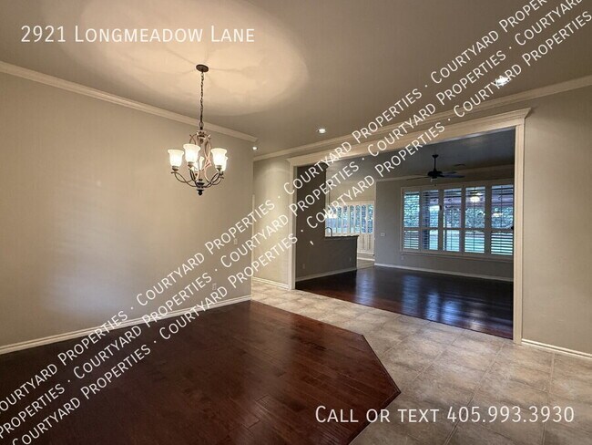 Building Photo - 2921 Longmeadow Ln