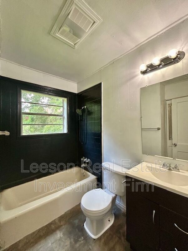 Building Photo - 734 W 74th St